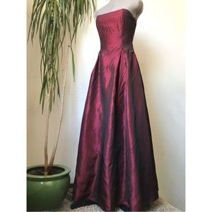 Jessica McClintock Satin Burgundy Prom Gown Strapeless Ballroom Dress Size 7